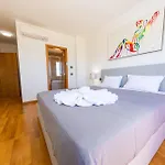 Stunning With Heated Pool, Garden, Bbq * Quarteira