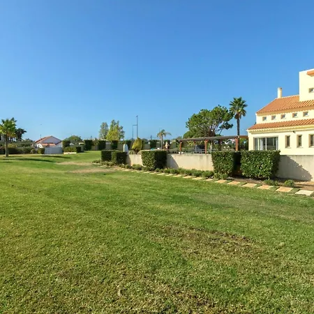 Villa Stunning With Heated Pool, Garden, Bbq