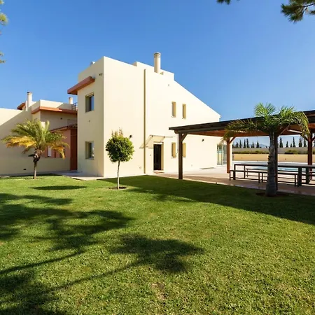 Stunning With Heated Pool, Garden, Bbq Quarteira
