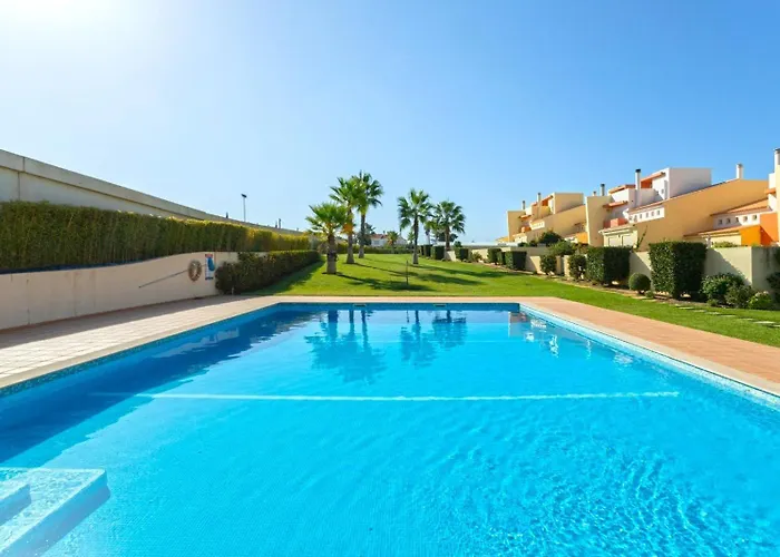 Villa Stunning With Heated Pool, Garden, Bbq