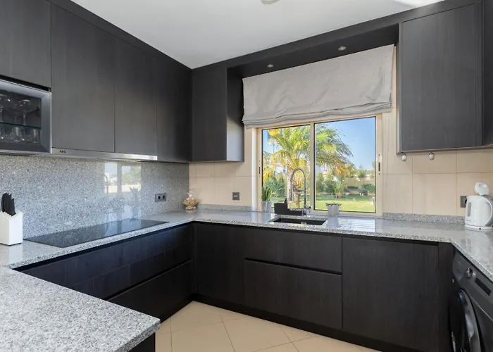 Stunning With Heated Pool, Garden, Bbq Villa *