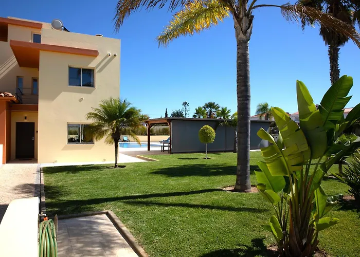 Stunning With Heated Pool, Garden, Bbq Villa