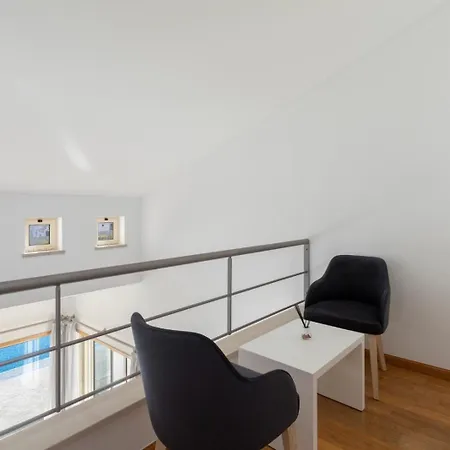 Stunning With Heated Pool, Garden, Bbq