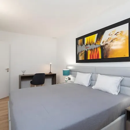 Stunning With Heated Pool, Garden, Bbq Quarteira