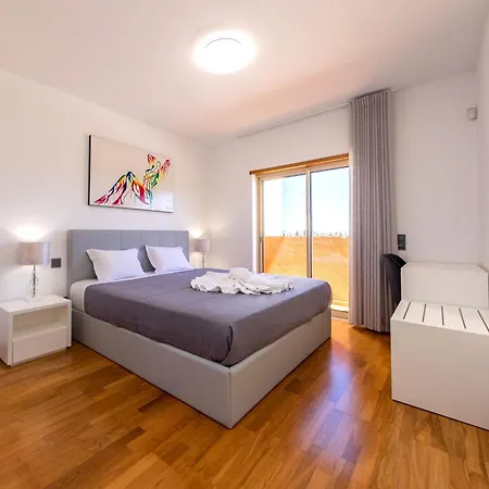 Stunning With Heated Pool, Garden, Bbq Villa