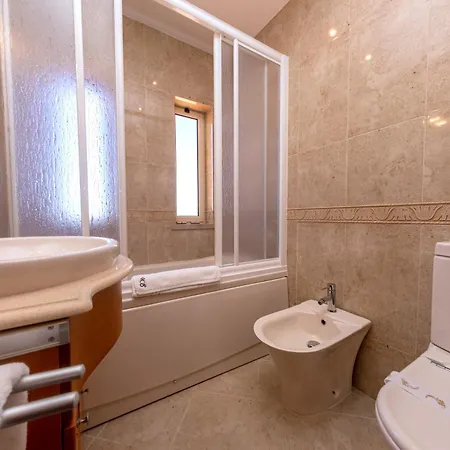 Villa Stunning With Heated Pool, Garden, Bbq *