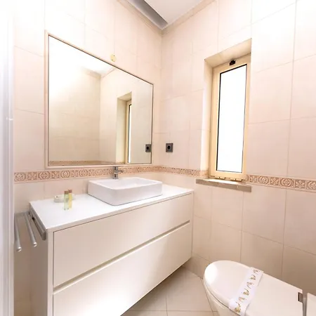 Stunning With Heated Pool, Garden, Bbq Villa *