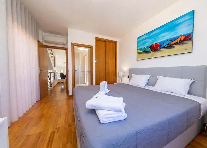 Stunning With Heated Pool, Garden, Bbq فيلة