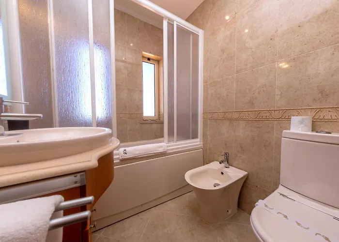 فيلة Stunning With Heated Pool, Garden, Bbq *
