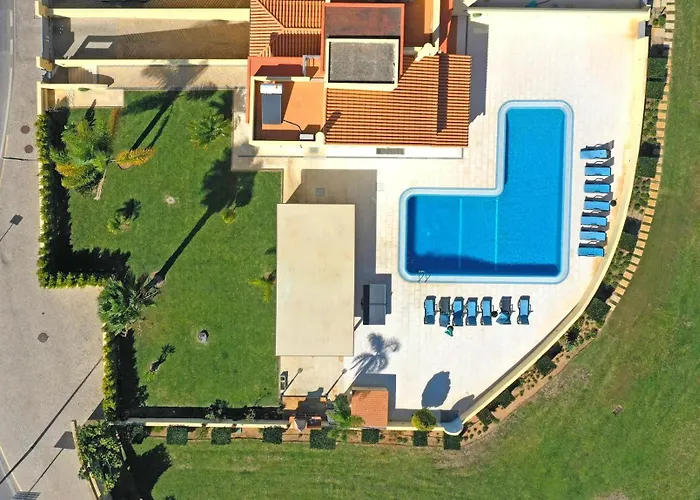 Stunning With Heated Pool, Garden, Bbq فيلة