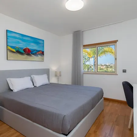 Villa Stunning With Heated Pool, Garden, Bbq Quarteira
