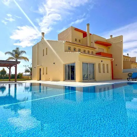 Stunning With Heated Pool, Garden, Bbq Villa *